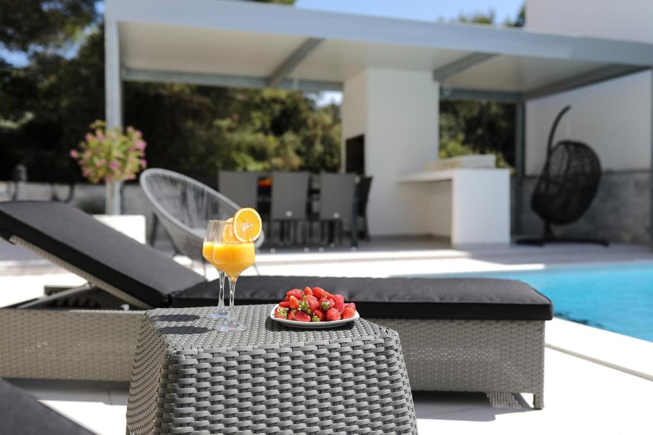 Luxury Villa Nada With Pool Petrcane Exterior foto